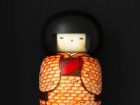 Kokeshi: Dekofigur Aki No Hi (M) Autumn Day – Bild 6